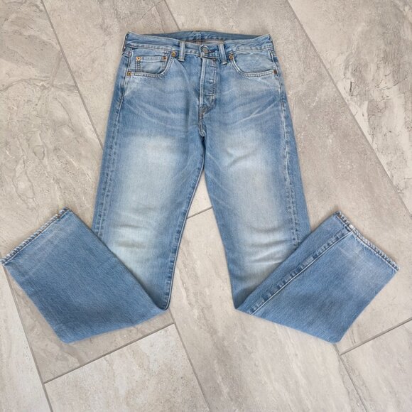 Levi's 501 Light Wash Blue Denim Jeans 30 x 32 Leather Patch - Picture 2 of 6